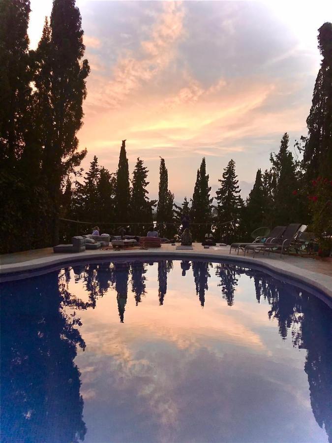 Bakit House - Casa Rural Con Piscina アギラス エクステリア 写真