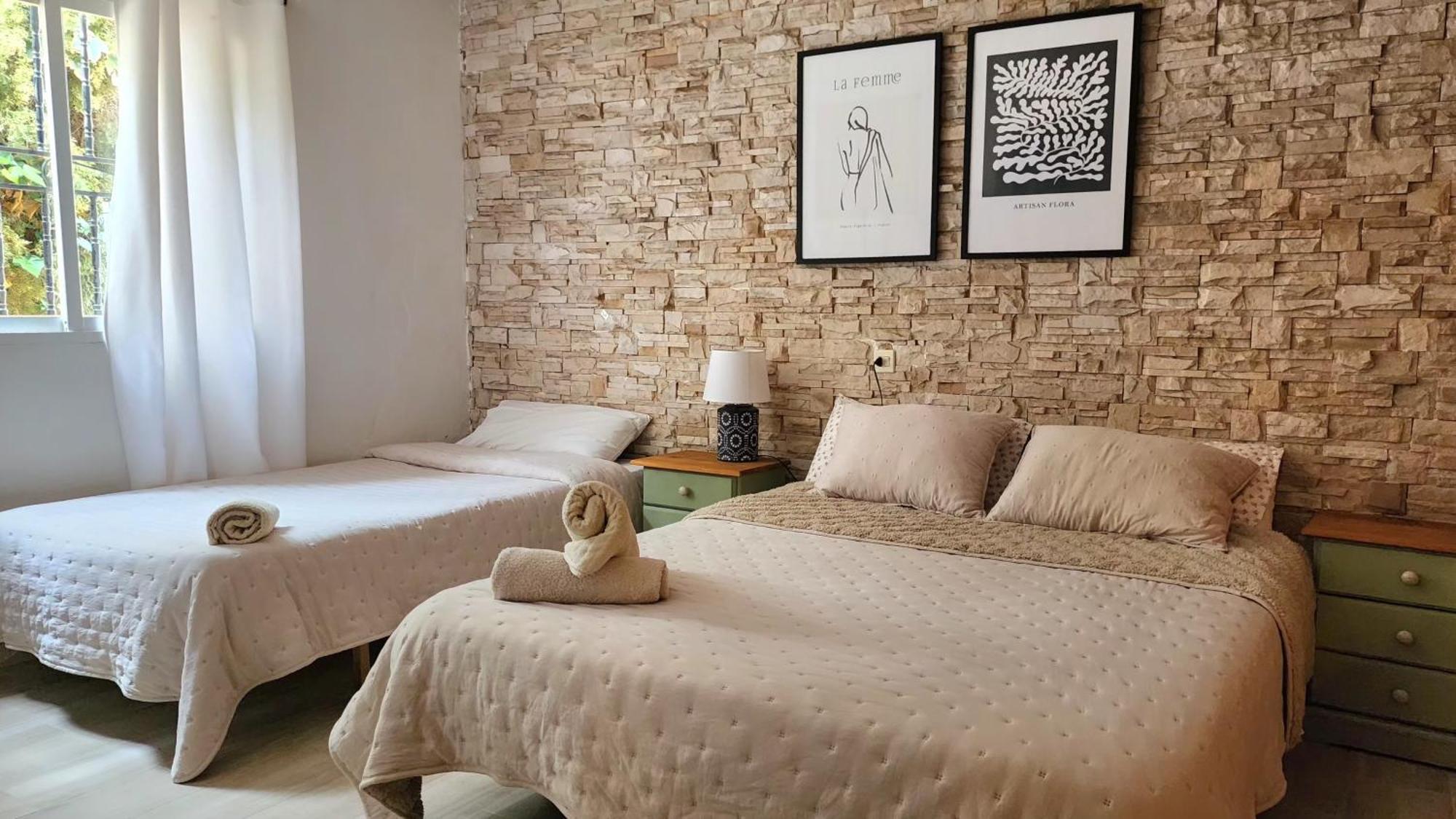 Bakit House - Casa Rural Con Piscina アギラス エクステリア 写真