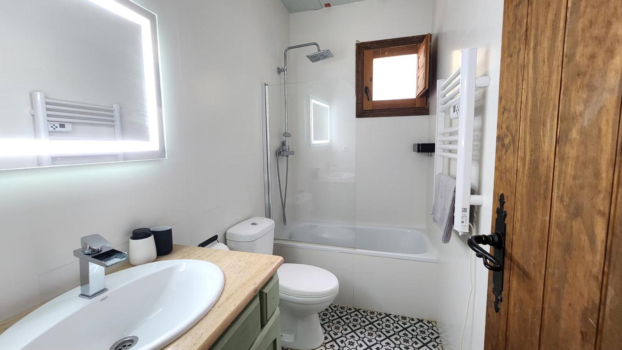 Bakit House - Casa Rural Con Piscina アギラス エクステリア 写真